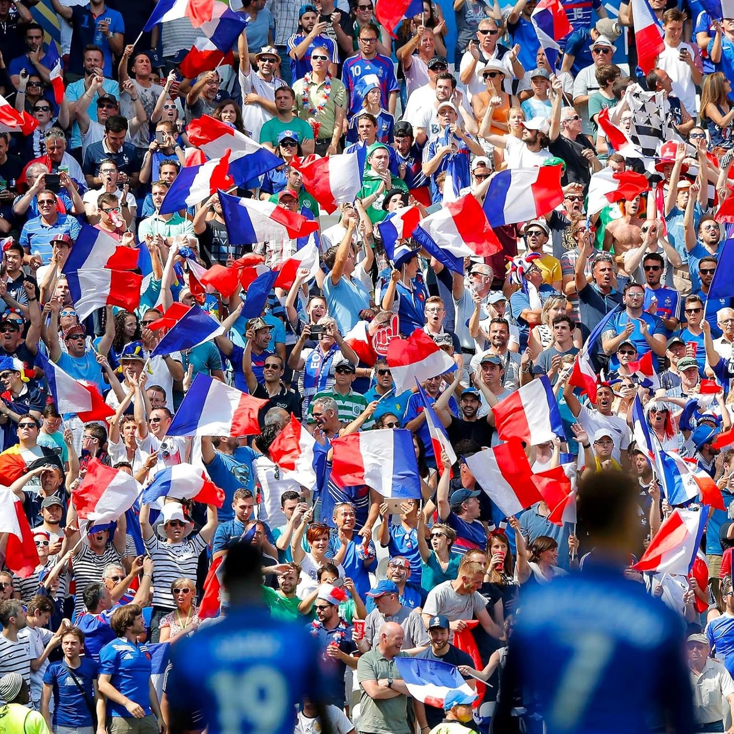 Ahfulife Frankreich Flagge 90 X 150 Cm Für 2026 WM, 1 Stück Französische Fahne Leuchtenden Farben Mit Messing-Ösen, Frankreich Fahne Für Euro Fußball EM Eurovision Bar Party Dekoration